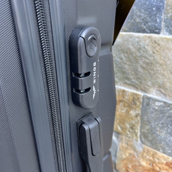 Валіза дорожня середня Wings 147 M Чорний