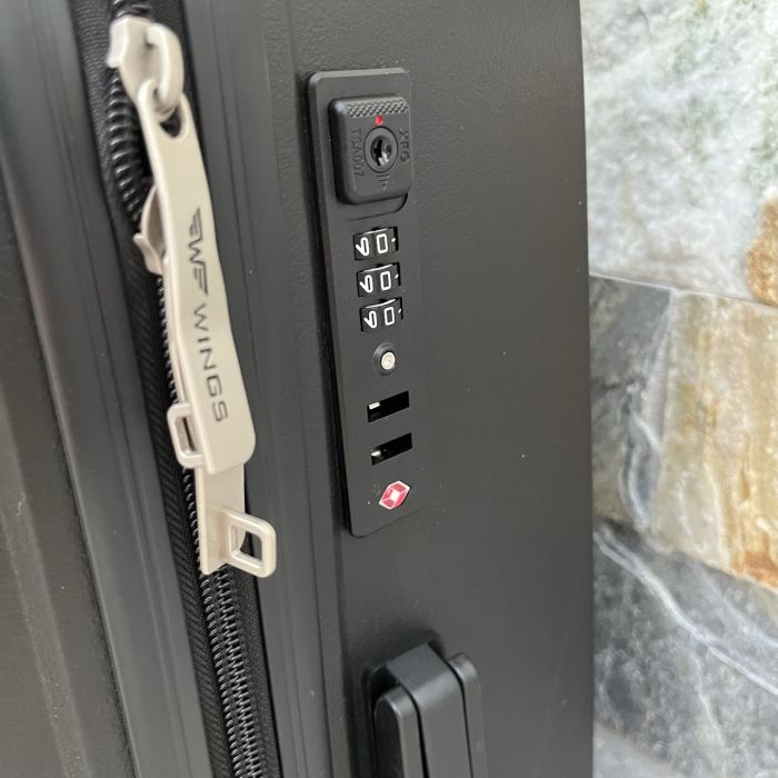 Валіза дорожня велика з поліпропілену Wings DQ181-04 L  Чорний