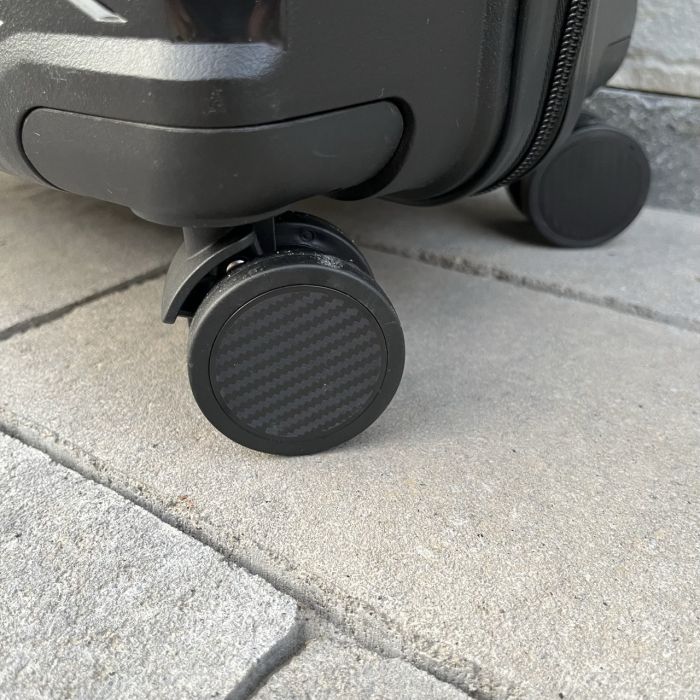 Валіза дорожня середня з поліпропілену Wings DQ181-04 M Чорний