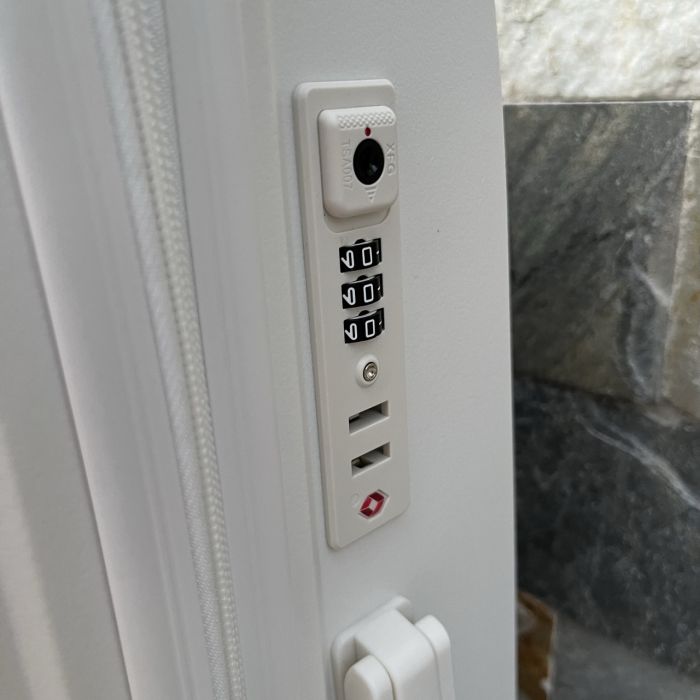 Валіза дорожня середня з поліпропілену Wings DQ181-04 M Білий