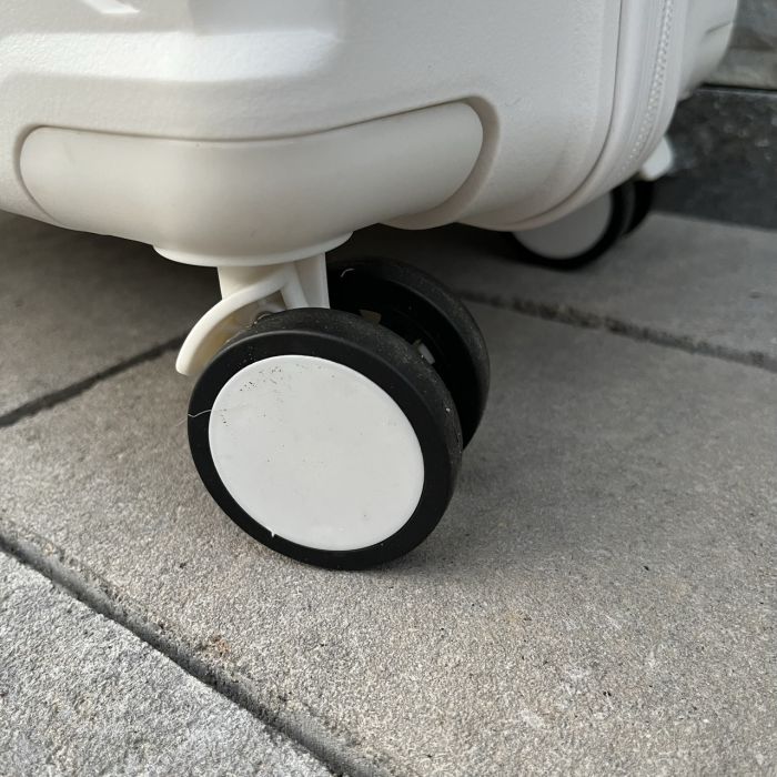 Валіза дорожня середня з поліпропілену Wings DQ181-04 M Білий