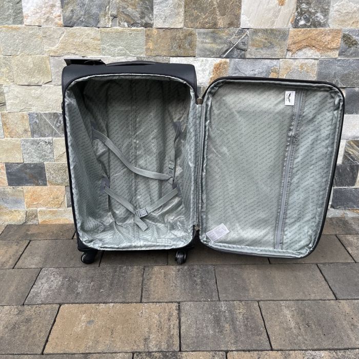 Валіза тканинна середня Wings 1706 M Зелений