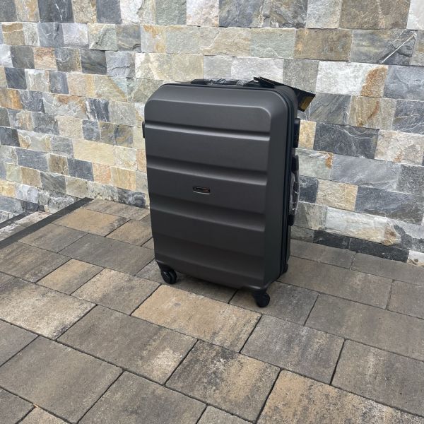 Валіза дорожня середня Wings AT01 M Графітовий