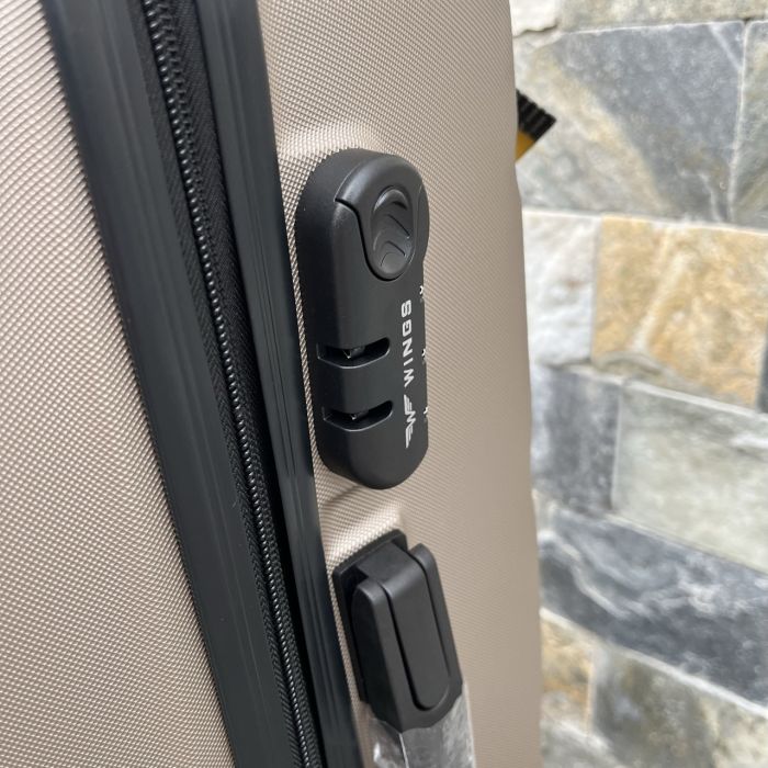 Валіза дорожня середня Wings AT01 M Шампань