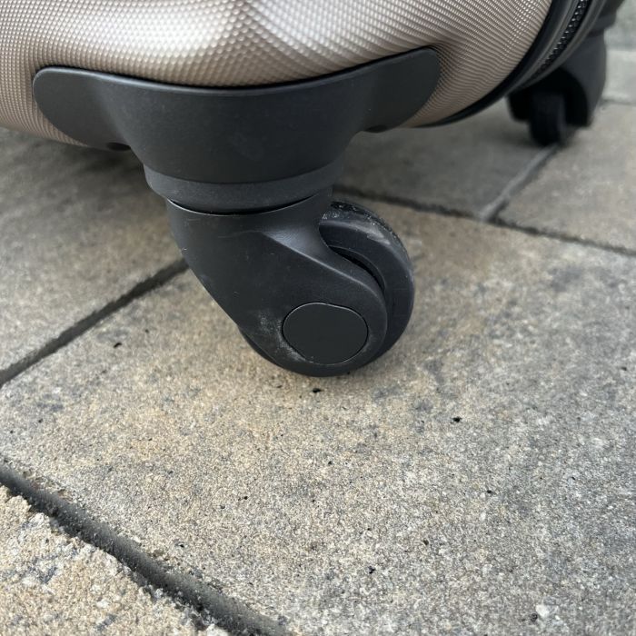 Валіза дорожня середня Wings AT01 M Шампань