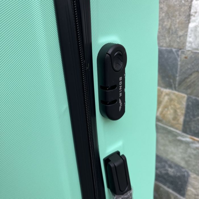 Валіза дорожня велика Wings AT01 L М'ятний