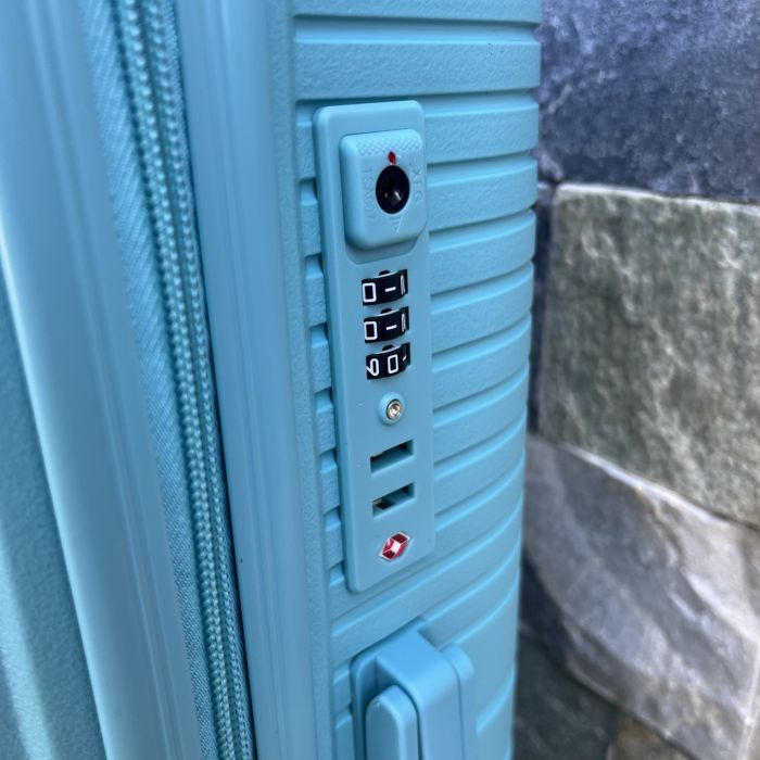 Валіза дорожня середня з поліпропілену Wings DQ181-05 M Блакитний (Macaron blue)