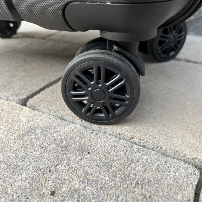 Валіза дорожня середня з поліпропілену Wings PP06 M Чорний