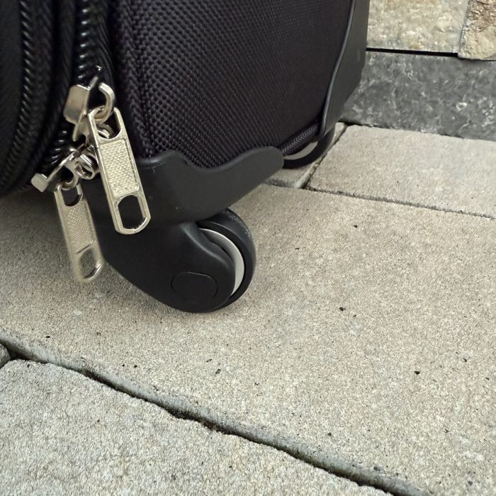 Валіза тканинна середня на 4 колесах Wings 1708 M Чорний