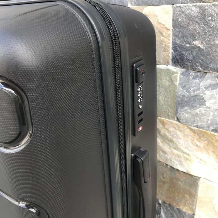 Валіза дорожня середня з поліпропілену Wings DQ181-03 M Чорний