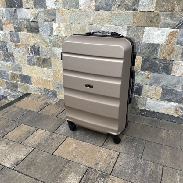 Валіза дорожня середня Wings AT01 M Шампань